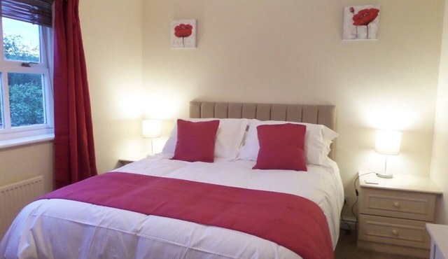 ASHTREE HOUSE,CHESTER.EXCELLENT LOCATION,PRIVATE PARKING & GARDEN IN QUIET AREA.