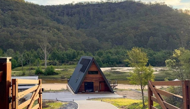 Ashwood AFrame - Secluded Riverfront Luxe