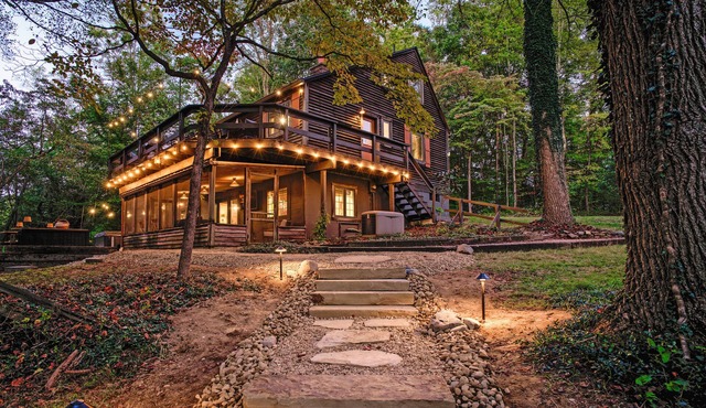 Ashwood Hollow: Disc Golf, Theatre, Hot Tub, Putting Green, Playground, Firepit
