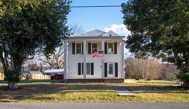 Ask about discount!Pool table, firepit, spacious home!