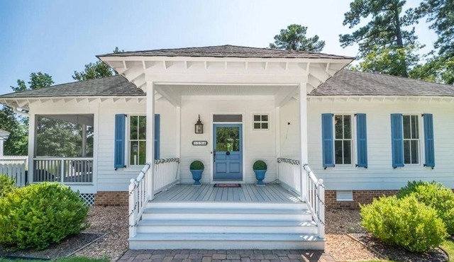 Ask about weekly discount - Oyster Shell cottage, with pool and dock!