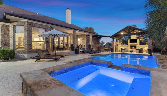 Ask May 4n Specials.Pool.Games.Firepit.Court.Mins DT Austin.Airport.Dripping