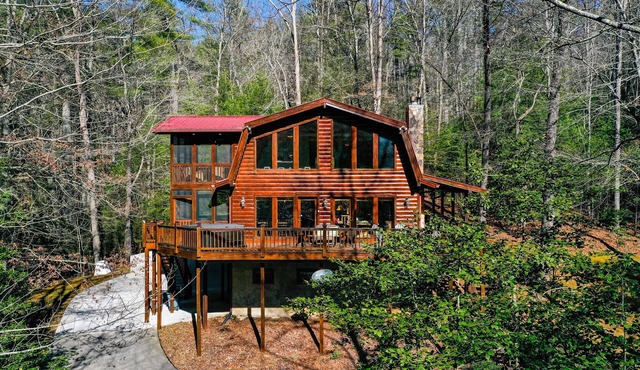 Aska Adventure Cabin on 3 Acres Hot Tub Screened Decks Game Loft