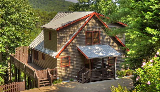 Askaway Retreat: Hot Tub I Close to Downtown I Dog Friendly