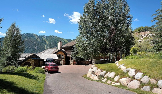 ASPEN 6-bed House for Winter Holiday Rental Unobstructed views of Aspen Mountain