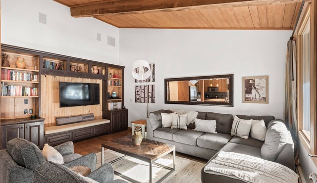 Aspen Alps Corner Deluxe 2 Bedroom, walking distance to town
