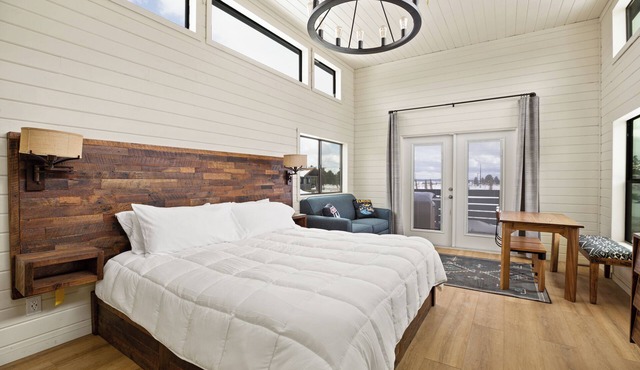 Aspen Cabin 1 Bedroom Sleeps 6 w/Loft and Covered Porch