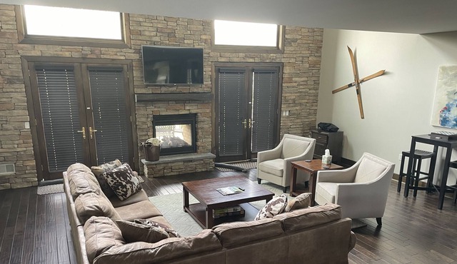 ASPEN EAST - 4 Bedroom 4 Full Bath Villa - WALK TO TOWN