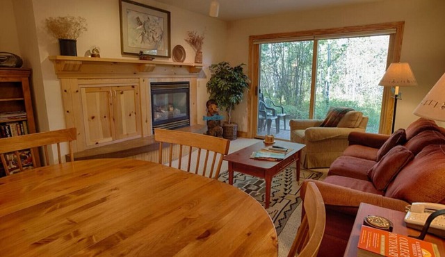 Aspen Forest Hideaway: Close to Targhee, Fireplace, In-unit Laundry, Hot Tub