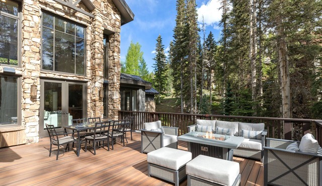 Aspen Grove | Ski-in/Ski-out off Galloping Goose Run, Mulit-Tier Deck, Jet Tubs