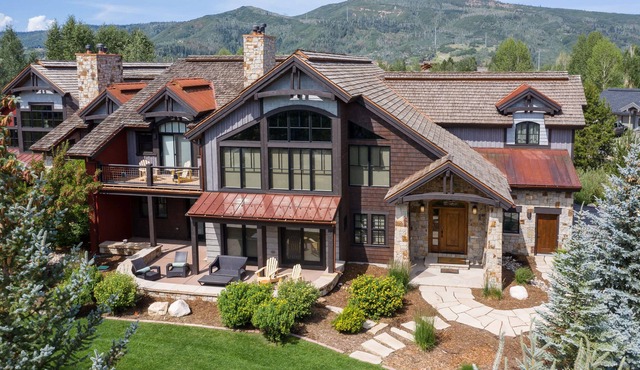 Aspen Leaf Lodge | Close to Ski Resort | Luxury Chalet | 6 King Beds | Game Room