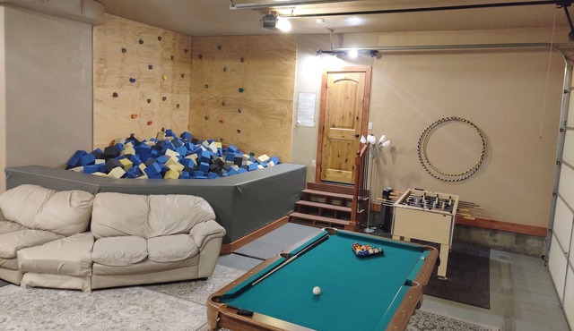 Aspen Lodge. Family Fun, Foam pit, Indoor play area. Great for large groups!