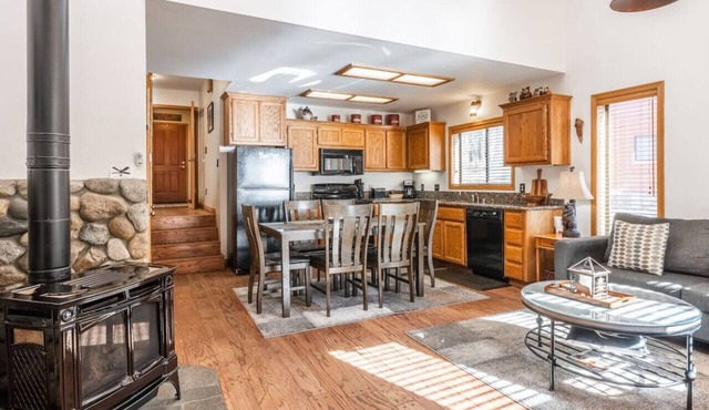 Aspen Meadows 9-June Lake, CA Escape! FAST-WIFI!