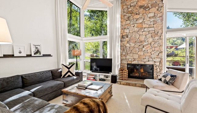 Aspen Mountain! Incredible Balcony Views, A/C, Gas FP, Garage Parking & Pool/Hot Tub