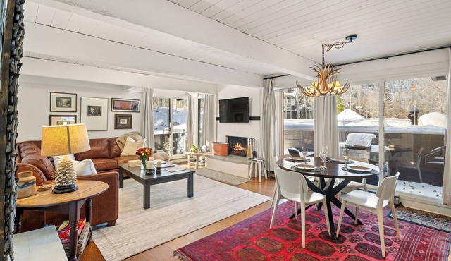 Aspen Mountain Views, Bright Corner 2BR, Pool, Hot Tub, 7-Min Walk to Gondola