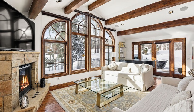 Aspen Paradise! Relax & entertain indoors and outdoors in comfort and serenity.