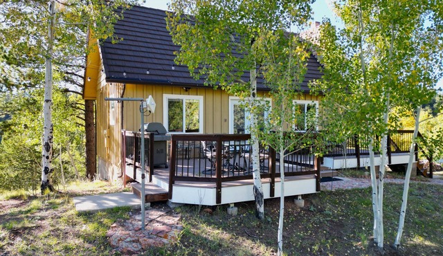 Aspen Ridge Mountain Getaway with Breathtaking Views, Wi-Fi