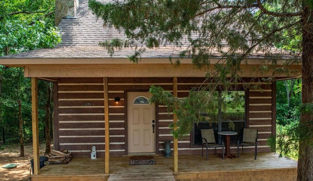 Aspen-Rustic chic cabin in the piney woods of East Texas