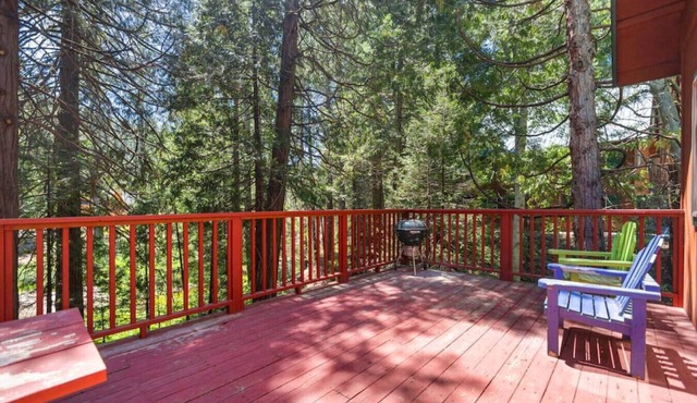 Aspen- Spacious River Front, family cabin