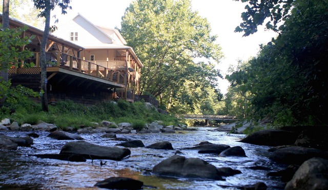 Aspen Suite: Cozy NC Mountain & Riverside Cabin Suite @ Roaring River Vineyards