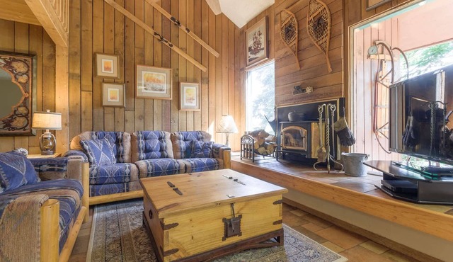 Aspens 5B-Cozy Condo right across from Giant Steps