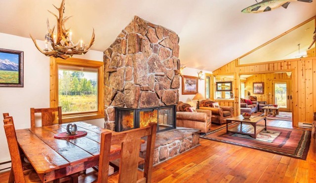 Aspens A1A: The Aspens- Great Deck with Mountain Views and Western Charm