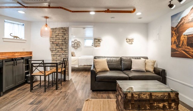 Aspenwood Manor- Brand New Basement Apartment Inspired by Southern Utah
