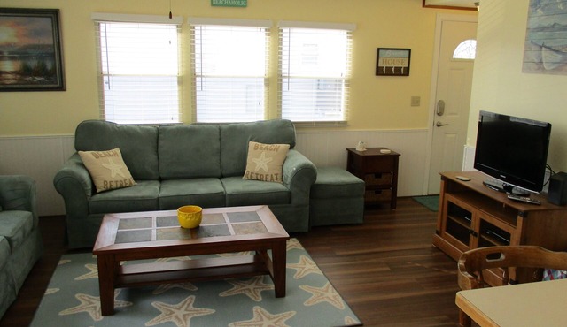 Assateague Pointe 2 br/1 ba 2 outdoor pools -in WOC.