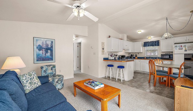Assateague Pointe 2 br/1 ba 2 outdoor pools -in WOC.