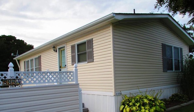 Assateague Pointe 2 br/1 ba 2 outdoor pools -in WOC.