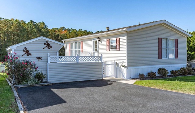 Assateague Pointe 2 br/1 ba 2 outdoor pools -in WOC.