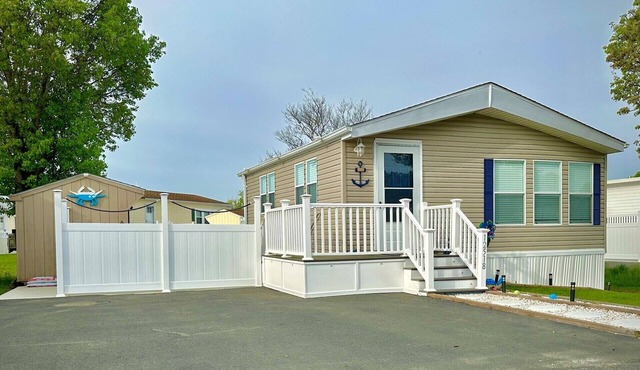 Assateague Pointe 2 br/1 ba 2 outdoor pools -in WOC.