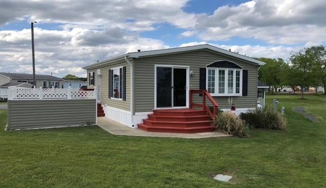 Assateague Pointe 2 br/1 ba 2 outdoor pools -in WOC.