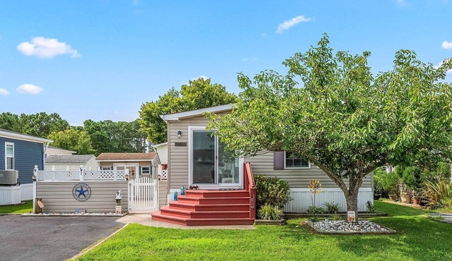 Assateague Pointe 2 br/1 ba 2 outdoor pools -in WOC.