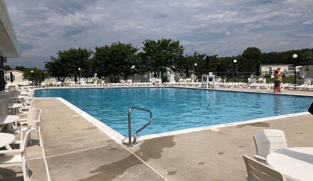 Assateague Pointe 2 br/1 ba 2 outdoor pools -in WOC.