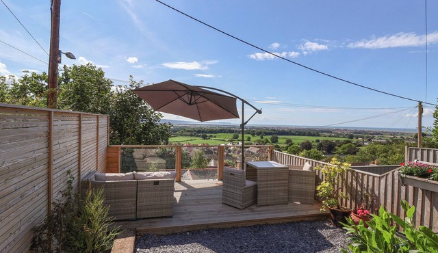 ASTER COTTAGE, pet friendly, with a garden in Dyserth