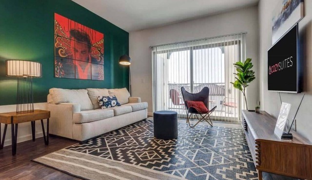 Astonishing CozySuites on I-35 w/pool&parking #06