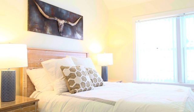 Astor Street 3BR Condo