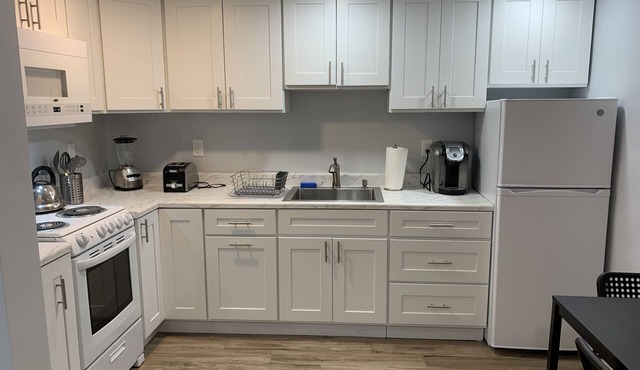 Astoria 1 bedroom all new private apartment quiet area near Astoria Park.