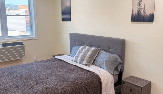 Astoria Gem: Comfort & Style