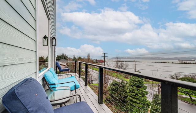 Astoria Home Base w/River Views, 3 Mi to Dtwn!
