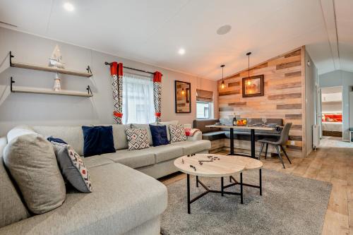 Astoria Lodge Smart Modern 2-Bedroom Holiday Lodge Milford on Sea