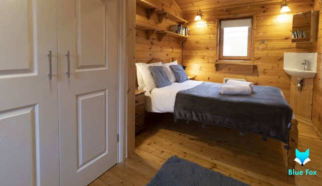 Astoria - Secluded Hideaway with sauna and parking