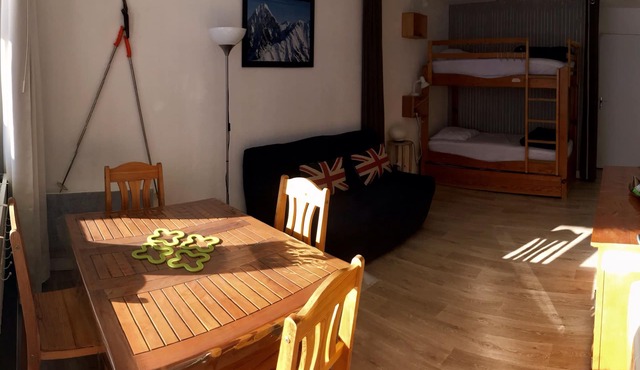 At 1850 M'ALTITUDE at the foot of the slopes and close to all amenities