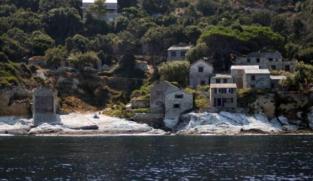 At 20 meters from the sea, traditional fisherman's cabanon,