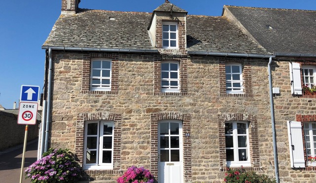 At 44 Quai Henri Chardon