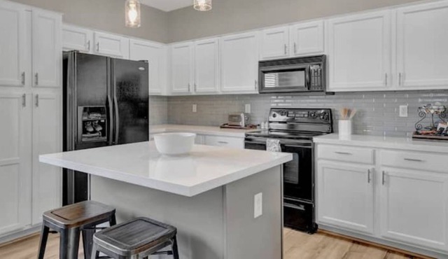 At Home in Queen Creek w/ 3 bd+ W/Free Heated Pool
