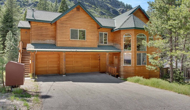 At Home in the Mountains , 7 bdrms 5 baths, Hot tub, Sauna, Steam rm & more