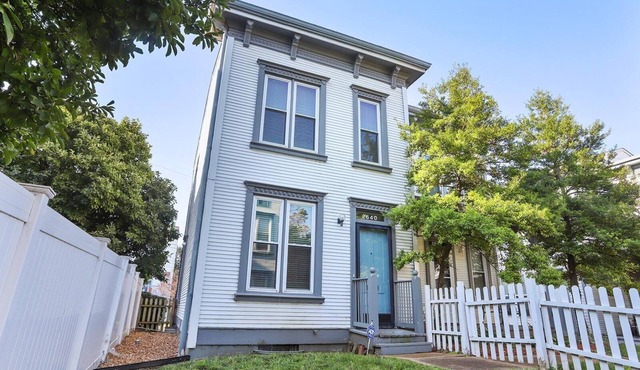 At home near Lafayette Square Pet-Friendly