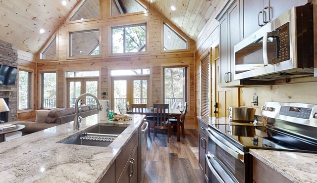 At Park's Edge (3-Bedroom Cabin) with Mountain view by RedAwning